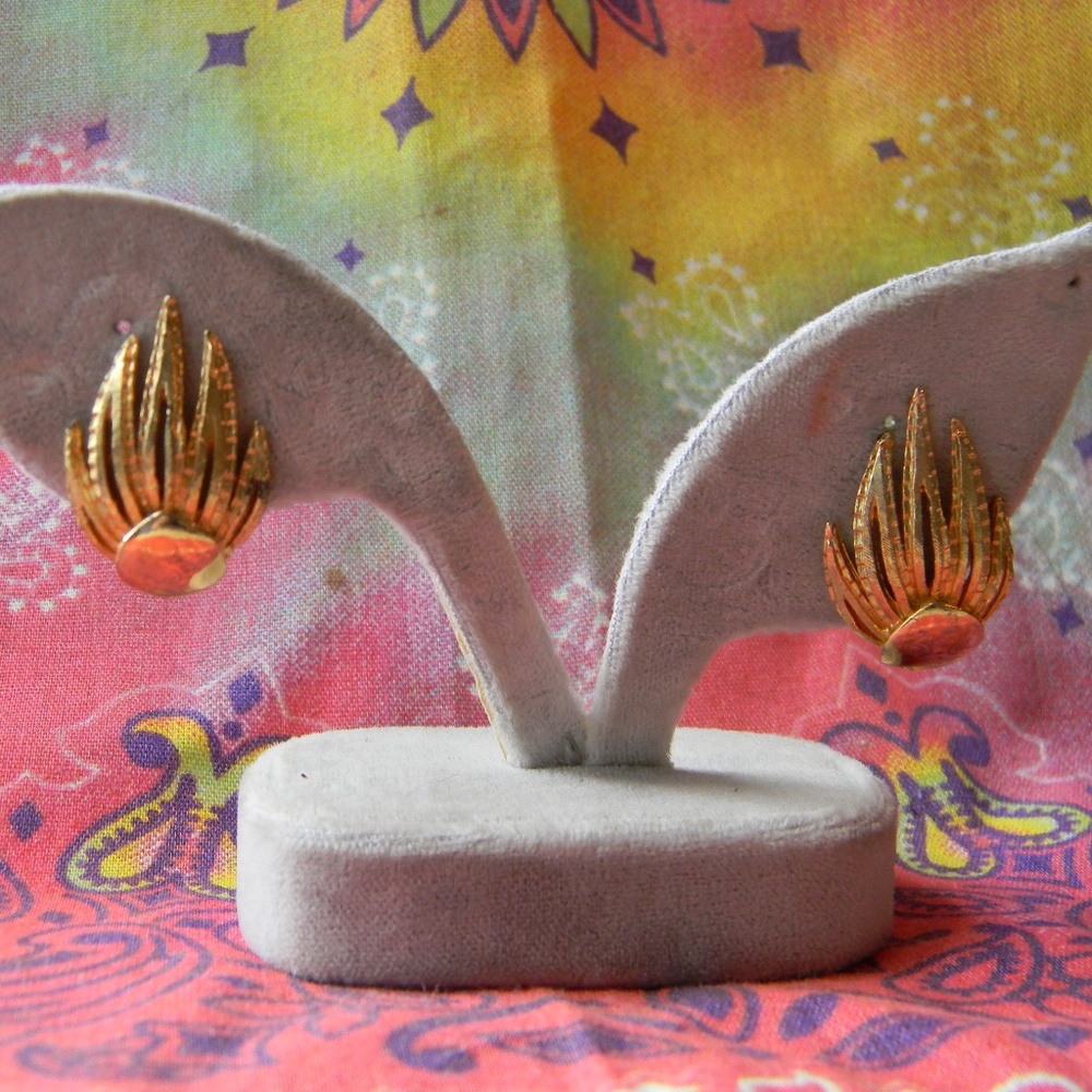 Gold Flame Like Earring's